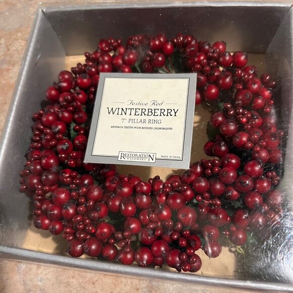 Festive Red Winterberry 7 inch Pillar Ring - Picture 1 of 1